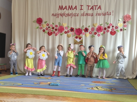 Dzień Mamy i Taty - występ grup: Iskierki, Gwiazdeczki, Promyczki