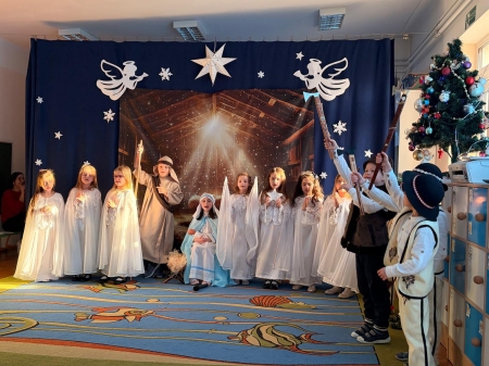 Bożonarodzeniowe jasełka – występ grupy Motylków.