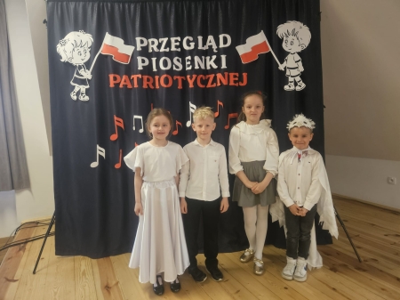 Przegląd piosenki patriotycznej pt. ,,Polak mały''.