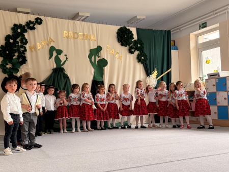 Dzień Mamy i Taty - występy Iskierek, Słoneczek i Motylków
