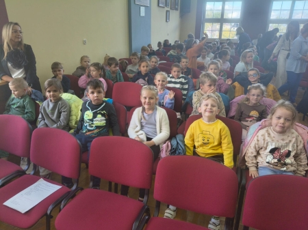Ślubowanie pierwszoklasistów - wizyta ,,Promyczków'' w szkole