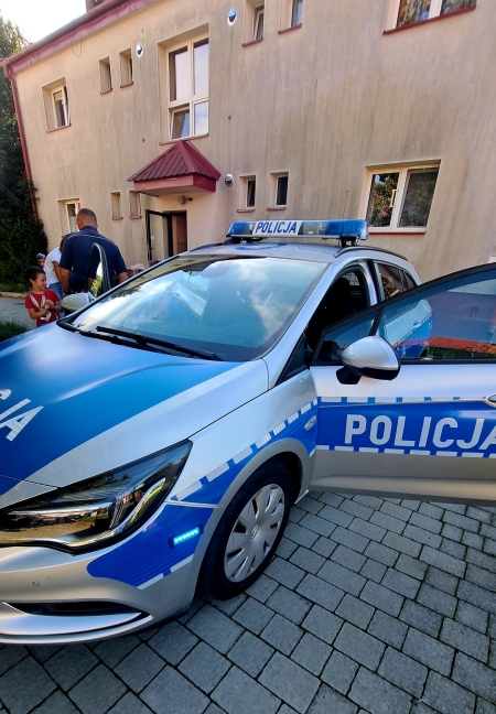 Policjanci w przedszkolu.